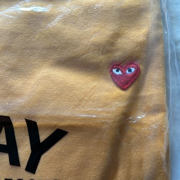 Come des garçons play small heart tshirt ‘yellow’ - Picture 3 of 3